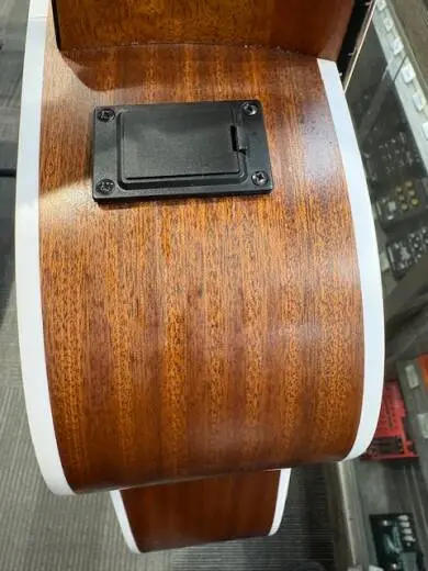 Godin Guitars - G48502 2